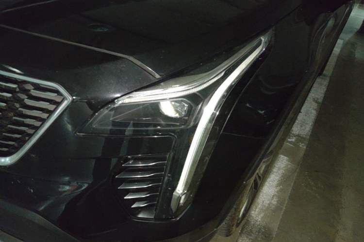 Used Cadillac XT4 2018 28T 4x4 Platinum Edition Left Front Headlight