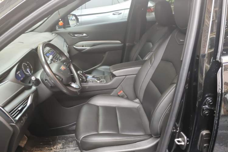 Used Cadillac XT4 2018 28T Two-Wheel-Drive Luxury Model Left Front Seat