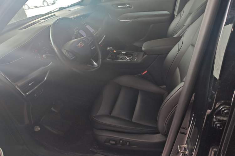 Used Cadillac XT4 2018 28T Two-Wheel-Drive Luxury Model Left Front Seat
