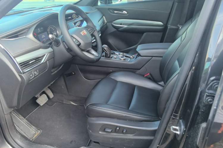 Used Cadillac XT4 2018 28T Two-Wheel-Drive Luxury Model Left Front Seat