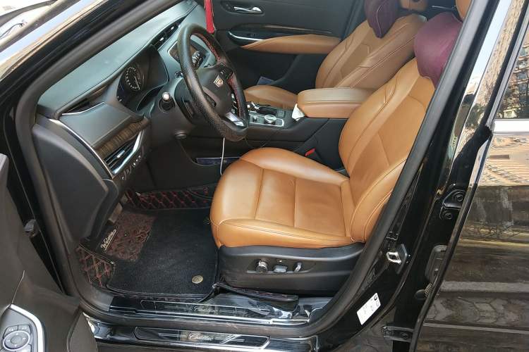 Used Cadillac XT4 2018 28T 4x4 Platinum Edition Left Front Seat