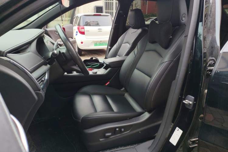Used Cadillac XT4 2018 28T Two-Wheel-Drive Luxury Model Left Front Seat