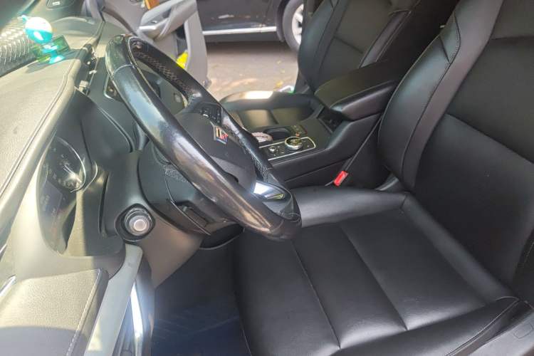 Used Cadillac XT4 2018 28T Two-Wheel-Drive Luxury Model Left Front Seat