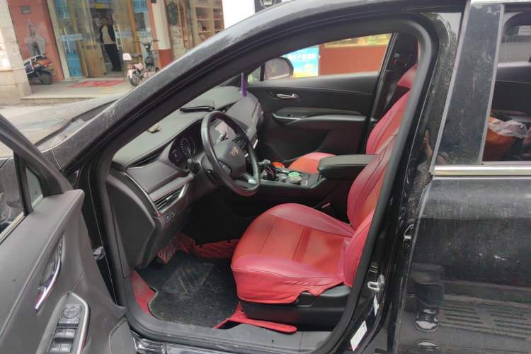 Used Cadillac XT4 2018 28T Two-Wheel-Drive Luxury Model Left Front Seat