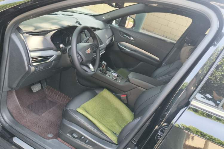 Used Cadillac XT4 2018 28T Two-Wheel Drive Leading Version Left Front Seat