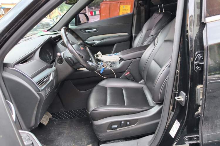 Used Cadillac XT4 2018 28T Two-Wheel-Drive Luxury Model Left Front Seat