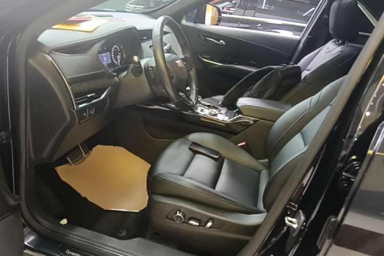Used Cadillac XT4 2018 28T Two-Wheel Drive Luxury Sport Model Left Front Seat