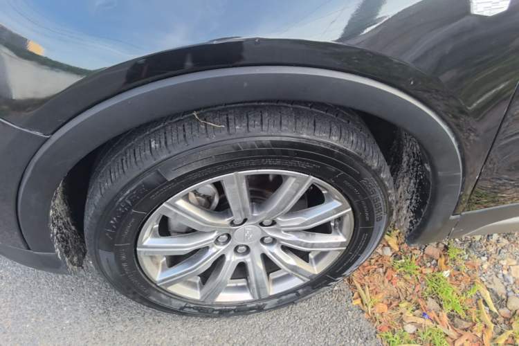 Used Cadillac XT4 2018 28T Two-Wheel-Drive Luxury Model Left Front Wheel Hub