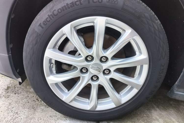 Used Cadillac XT4 2018 28T Two-Wheel Drive Tech Version Left Front Wheel Hub