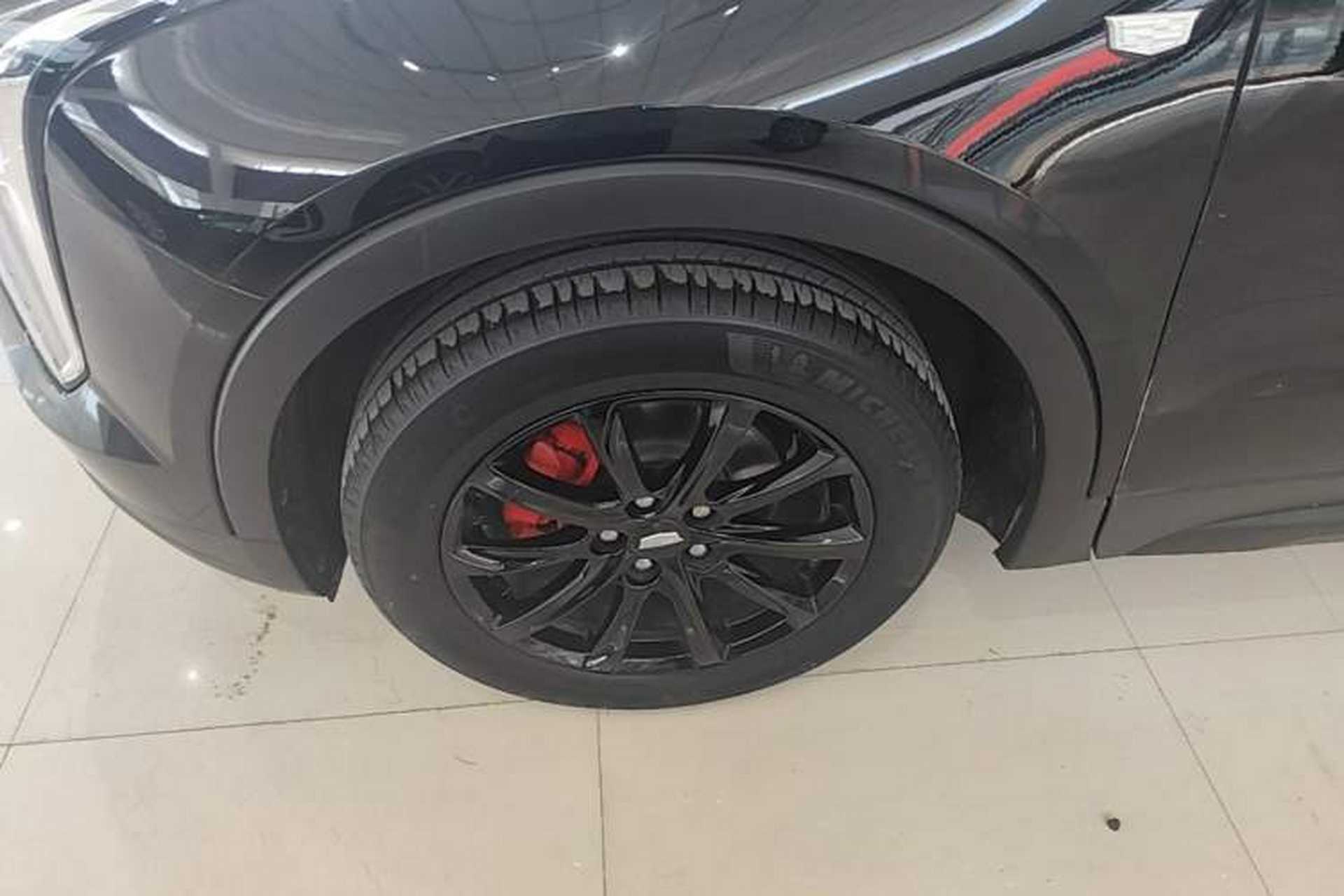 Used Cadillac XT4 2018 28T Two-Wheel Drive Tech Version Left Front Wheel Hub
