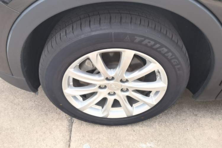 Used Cadillac XT4 2018 28T Two-Wheel Drive Tech Version Left Front Wheel Hub