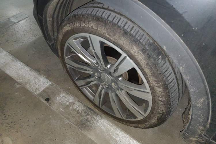 Used Cadillac XT4 2018 28T 4x4 Platinum Edition Left Front Wheel Hub