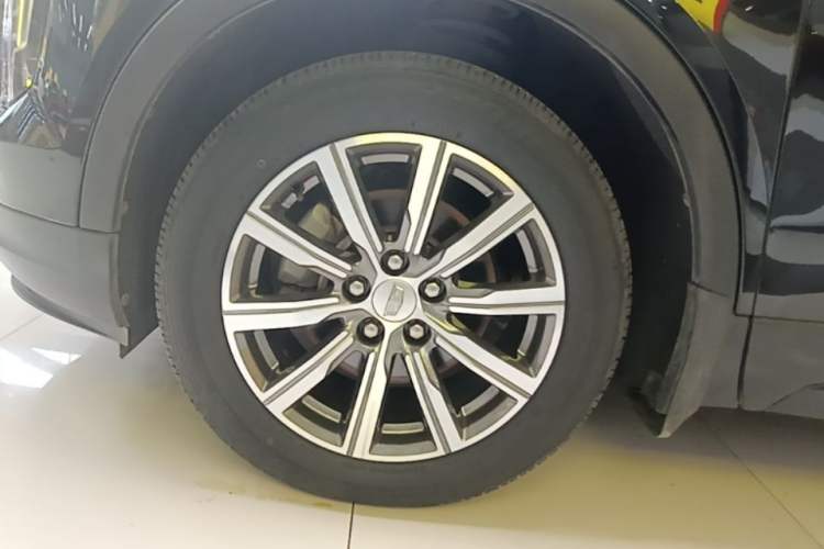 Used Cadillac XT4 2018 28T Two-Wheel Drive Luxury Sport Model Left Front Wheel Hub