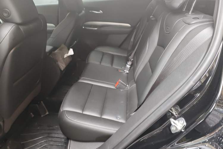 Used Cadillac XT4 2018 28T Two-Wheel-Drive Luxury Model Left Rear Seat