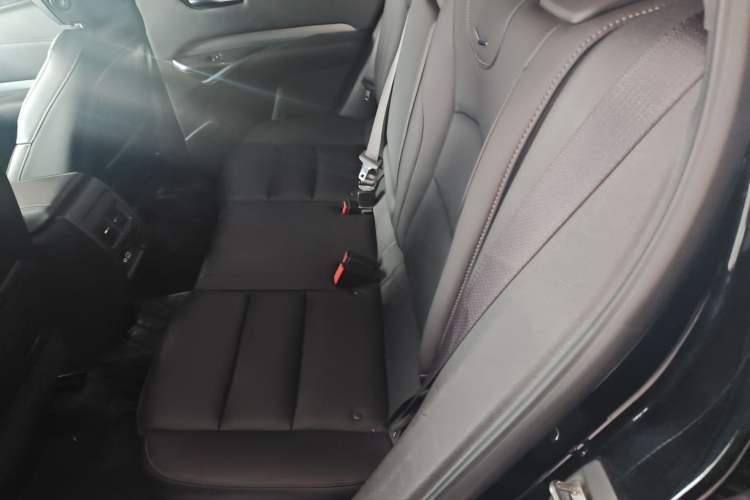 Used Cadillac XT4 2018 28T Two-Wheel-Drive Luxury Model Left Rear Seat