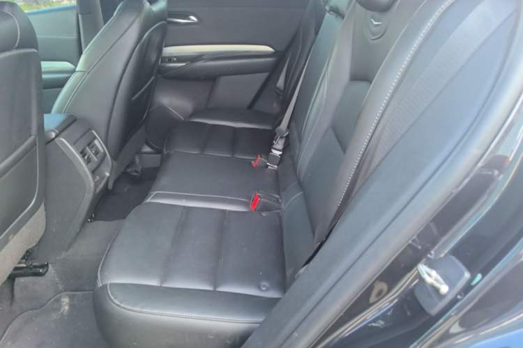 Used Cadillac XT4 2018 28T Two-Wheel-Drive Luxury Model Left Rear Seat