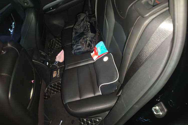 Used Cadillac XT4 2018 28T Two-Wheel-Drive Luxury Model Left Rear Seat