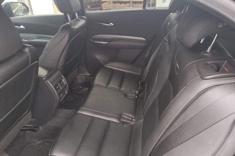 Used Cadillac XT4 2018 28T Two-Wheel-Drive Luxury Model Left Rear Seat