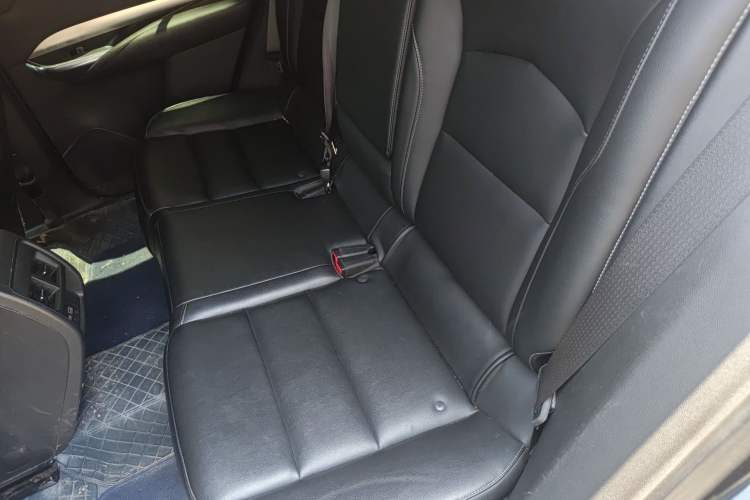 Used Cadillac XT4 2018 28T Two-Wheel-Drive Luxury Model Left Rear Seat