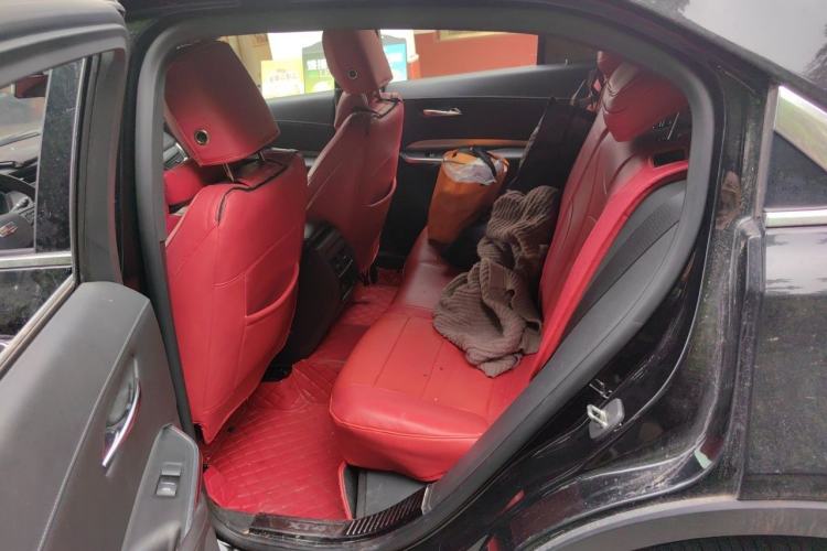 Used Cadillac XT4 2018 28T Two-Wheel-Drive Luxury Model Left Rear Seat