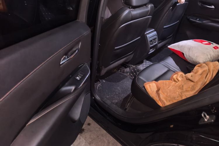 Used Cadillac XT4 2018 28T Two-Wheel Drive Luxury Sport Model Left Rear Seat