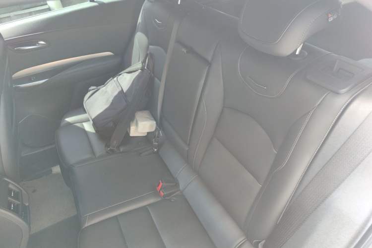 Used Cadillac XT4 2018 28T Two-Wheel-Drive Luxury Model Left Rear Seat