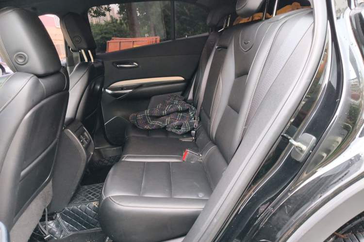 Used Cadillac XT4 2018 28T Two-Wheel-Drive Luxury Model Left Rear Seat