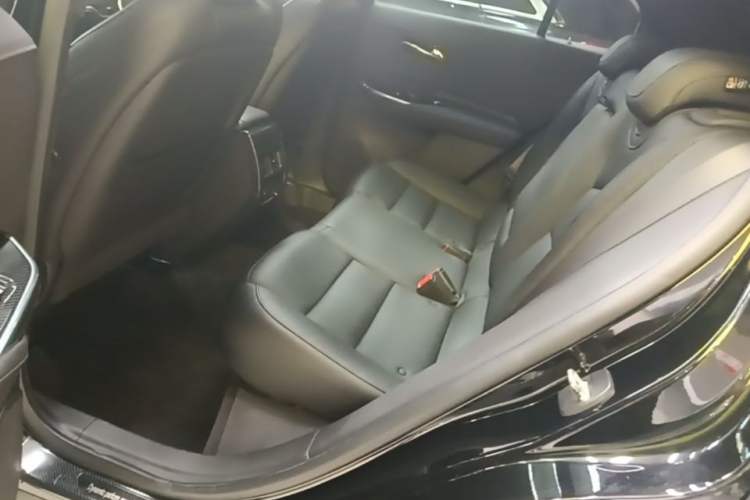 Used Cadillac XT4 2018 28T Two-Wheel Drive Luxury Sport Model Left Rear Seat