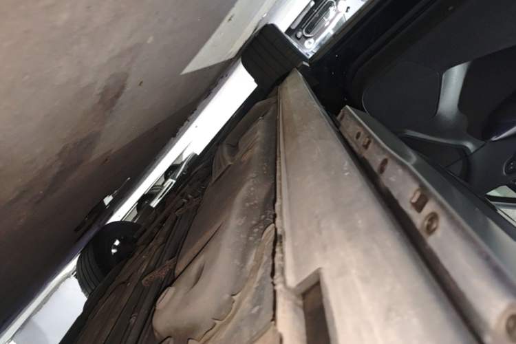 Used Cadillac XT4 2018 28T Two-Wheel Drive Leading Version Left Side Sill