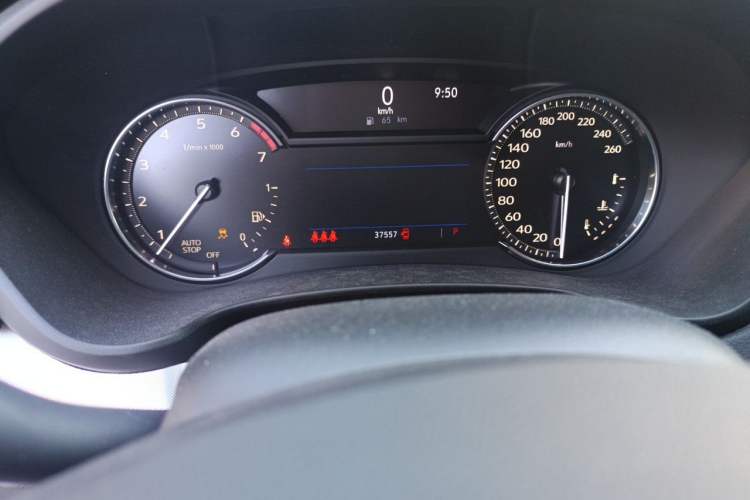Used Cadillac XT4 2018 28T Two-Wheel-Drive Luxury Model Odometer Close Up