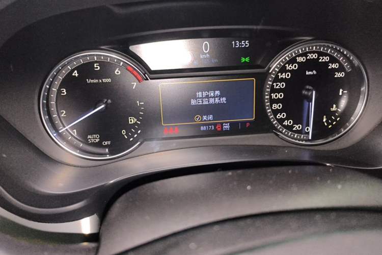Used Cadillac XT4 2018 28T Four-Wheel Drive Leading Model Odometer Close Up