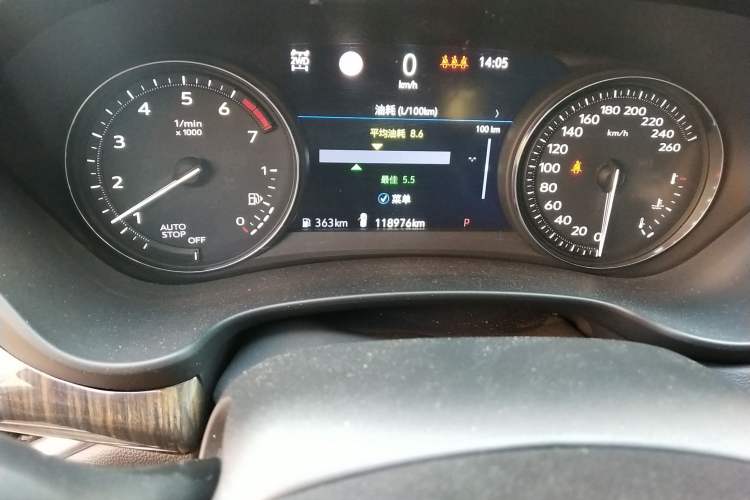Used Cadillac XT4 2018 28T 4x4 Platinum Edition Odometer Close Up