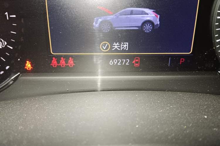 Used Cadillac XT4 2018 28T Two-Wheel Drive Leading Version Odometer Close Up