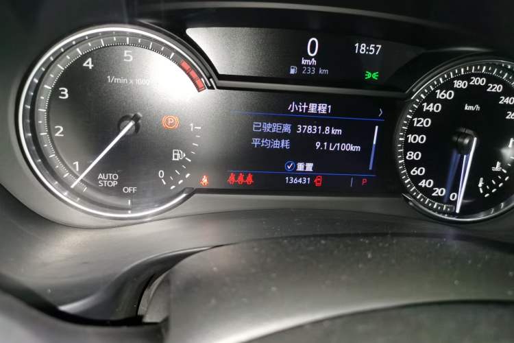 Used Cadillac XT4 2018 28T Two-Wheel Drive Tech Version Odometer Close Up