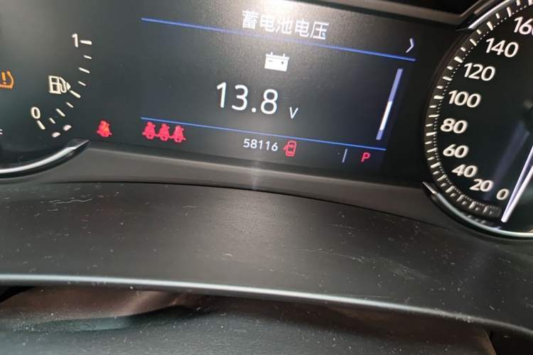 Used Cadillac XT4 2018 28T Two-Wheel Drive Tech Version Odometer Close Up