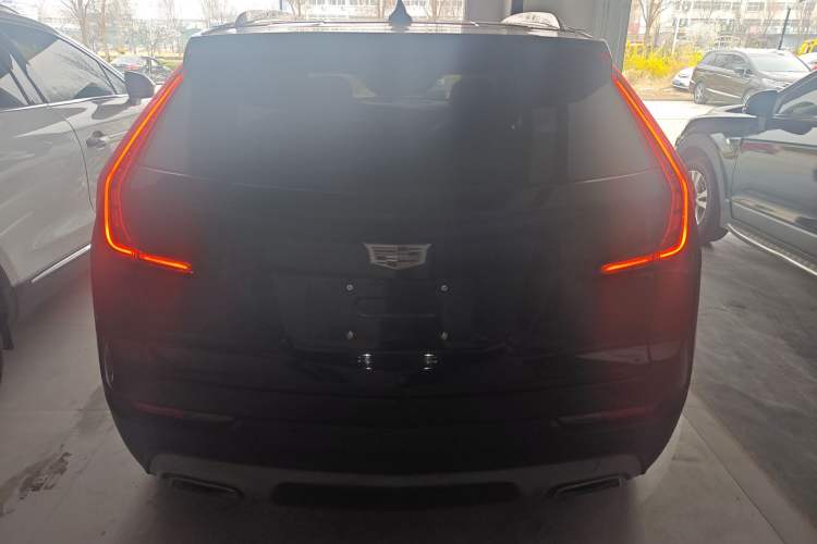 Used Cadillac XT4 2018 28T Two-Wheel-Drive Luxury Model Rear