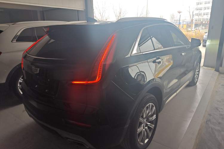 Used Cadillac XT4 2018 28T Two-Wheel-Drive Luxury Model Rear Right 45 Deg
