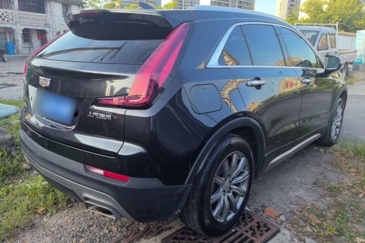 Used Cadillac XT4 2018 28T Two-Wheel-Drive Luxury Model Rear Right 45 Deg