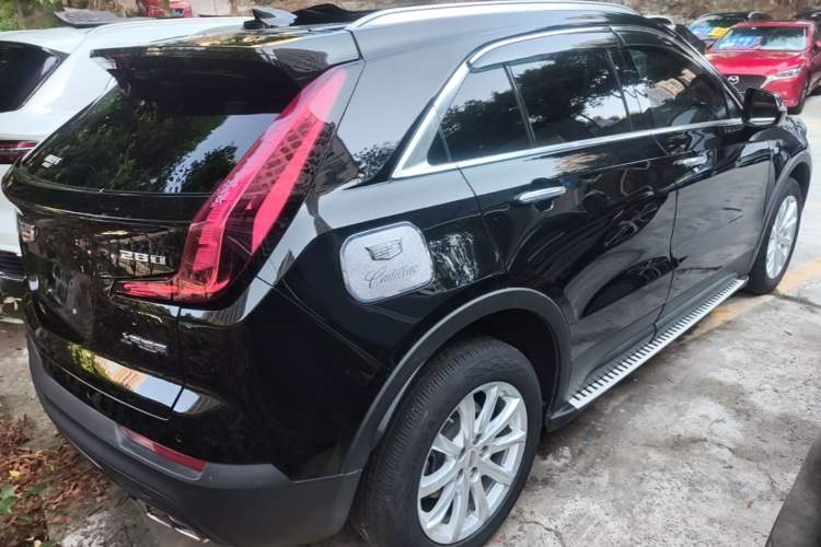 Used Cadillac XT4 2018 28T Two-Wheel Drive Tech Version Rear Right 45 Deg
