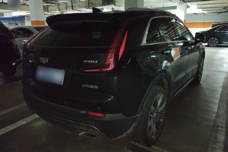 Used Cadillac XT4 2018 28T 4x4 Platinum Edition Rear Right 45 Deg