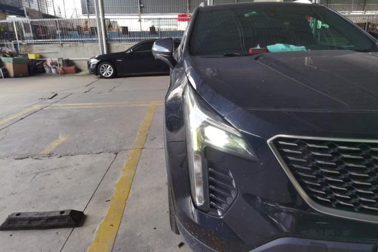 Used Cadillac XT4 2018 28T Two-Wheel Drive Tech Version Right Front Headlight