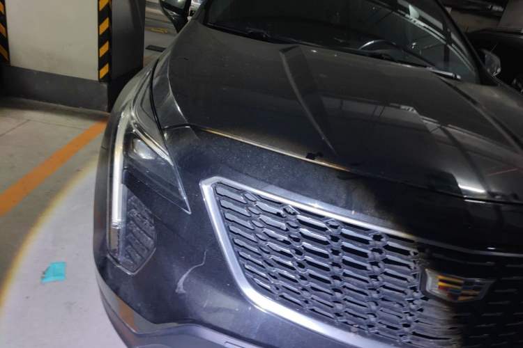 Used Cadillac XT4 2018 28T Two-Wheel-Drive Luxury Model Right Front Headlight