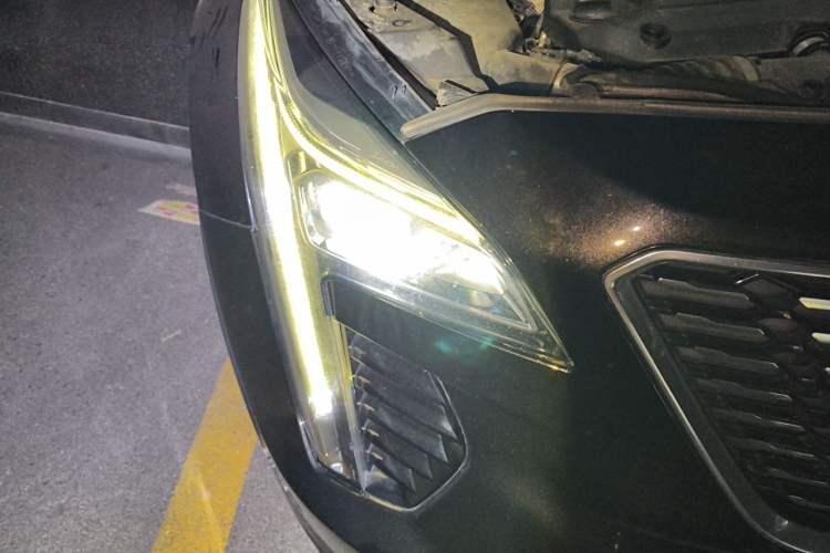 Used Cadillac XT4 2018 28T Two-Wheel Drive Leading Version Right Front Headlight