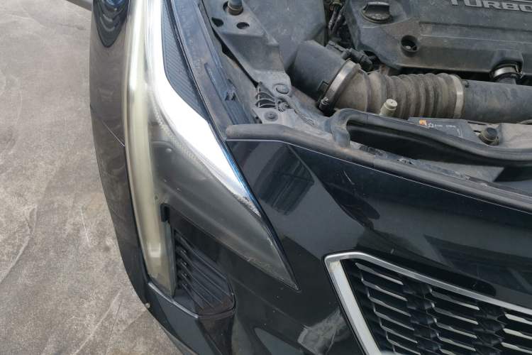 Used Cadillac XT4 2018 28T Two-Wheel-Drive Luxury Model Right Front Headlight
