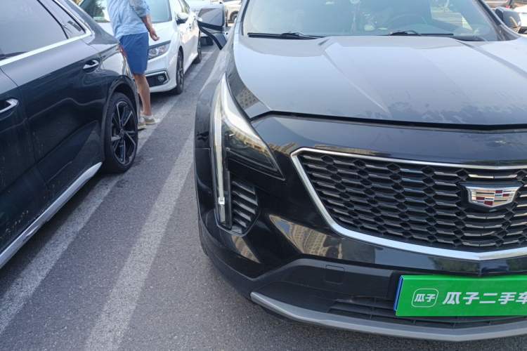 Used Cadillac XT4 2018 28T Two-Wheel-Drive Luxury Model Right Front Headlight