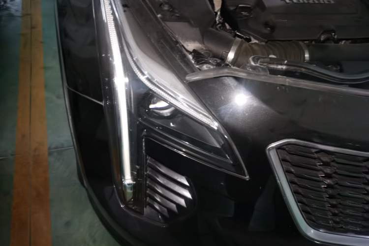 Used Cadillac XT4 2018 28T Two-Wheel Drive Leading Version Right Front Headlight