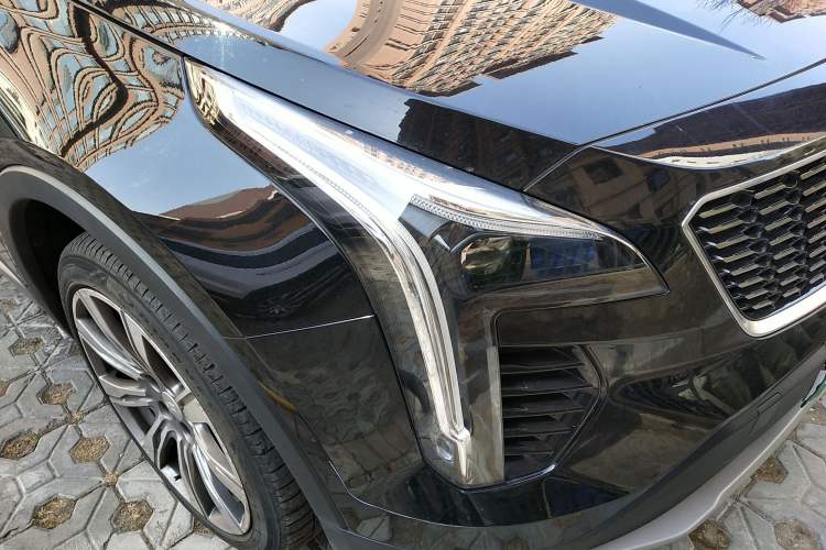 Used Cadillac XT4 2018 28T 4x4 Platinum Edition Right Front Headlight