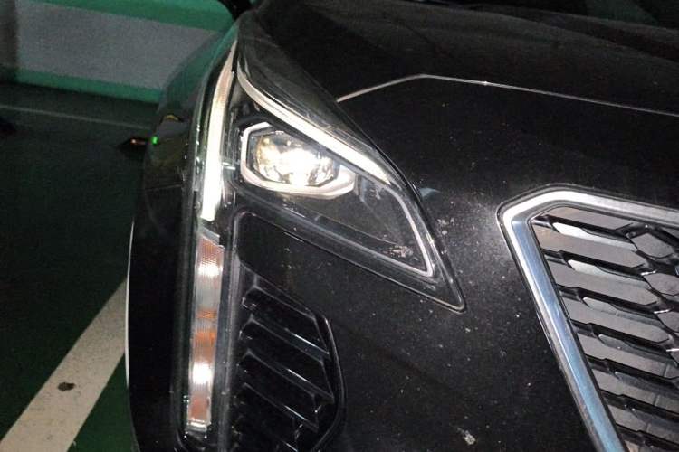 Used Cadillac XT4 2018 28T Two-Wheel Drive Tech Version Right Front Headlight