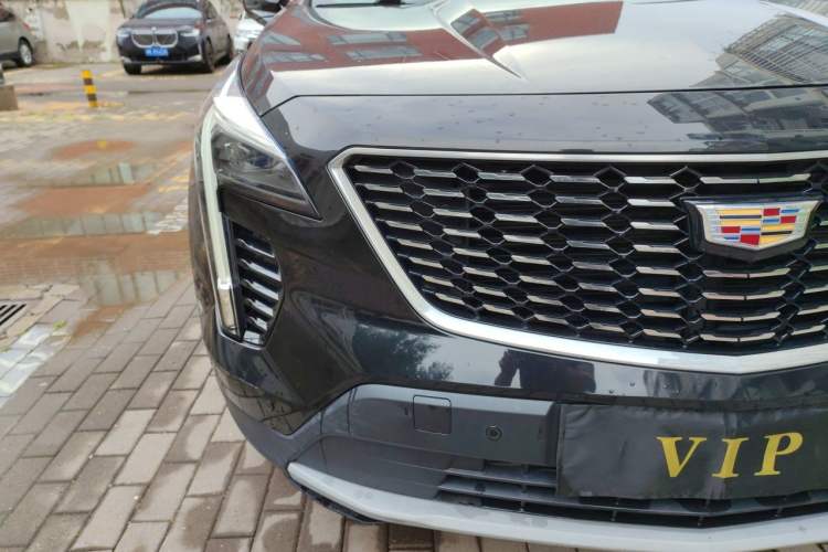 Used Cadillac XT4 2018 28T Two-Wheel-Drive Luxury Model Right Front Headlight