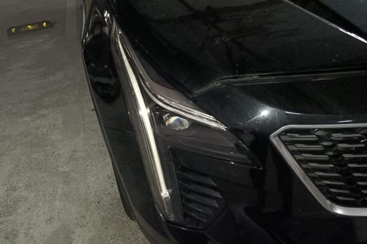 Used Cadillac XT4 2018 28T Two-Wheel Drive Leading Version Right Front Headlight